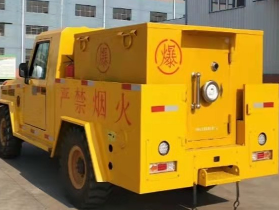 丹东凯龙爆破器材运输车:保障爆破任务的安全运行